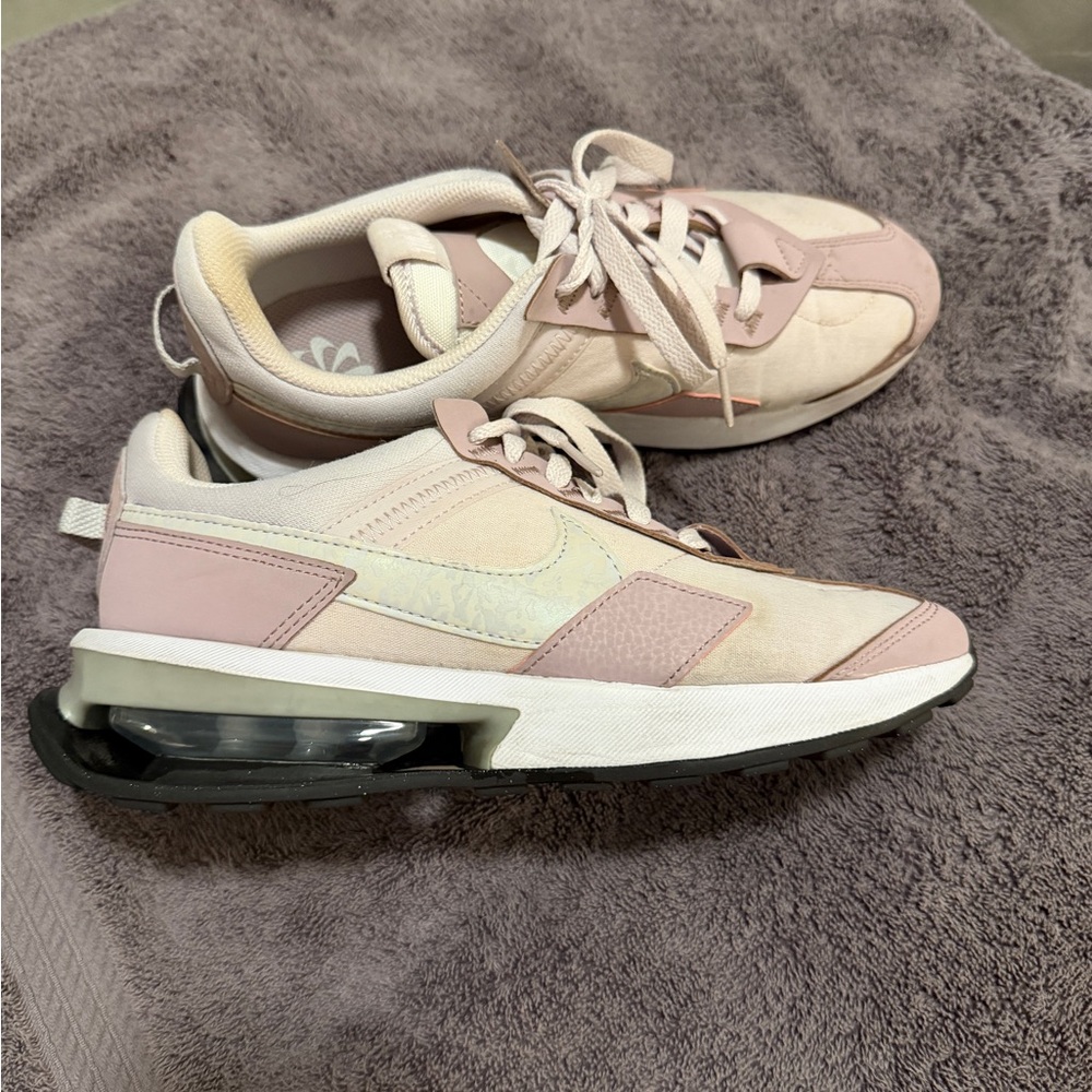 Nike Women's Light Pink and Cream Air-Cushioned Sneakers